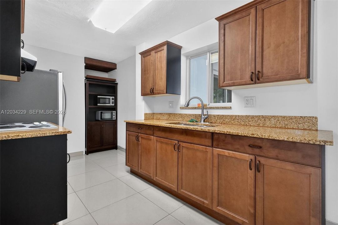 For Rent: $3,900 (4 beds, 3 baths, 1973 Square Feet)
