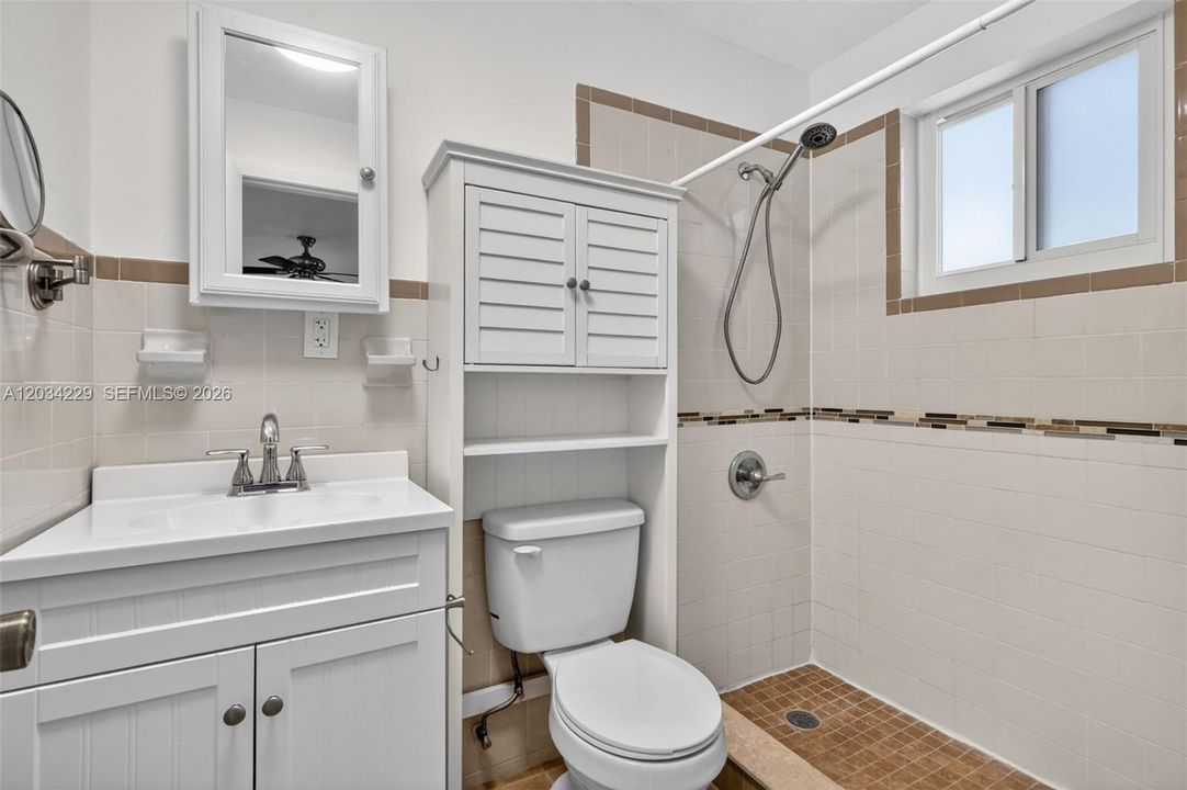 For Rent: $3,900 (4 beds, 3 baths, 1973 Square Feet)