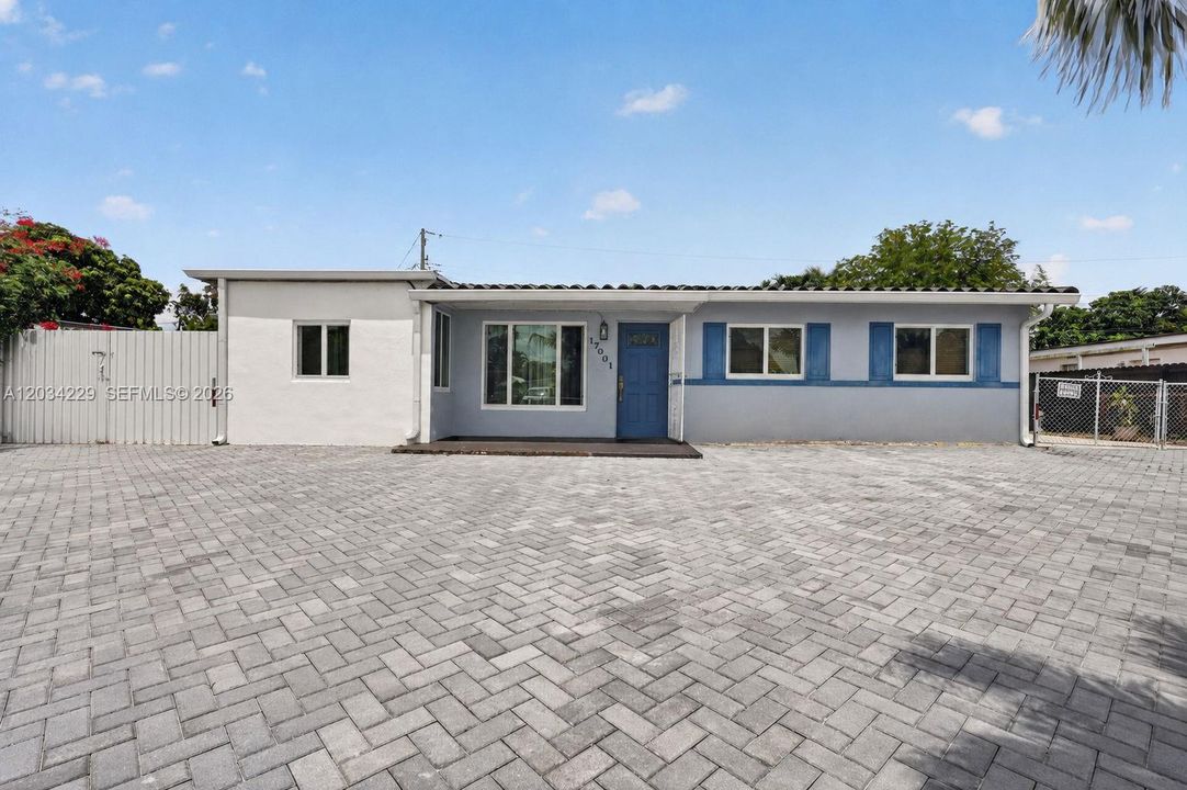 For Rent: $3,900 (4 beds, 3 baths, 1973 Square Feet)