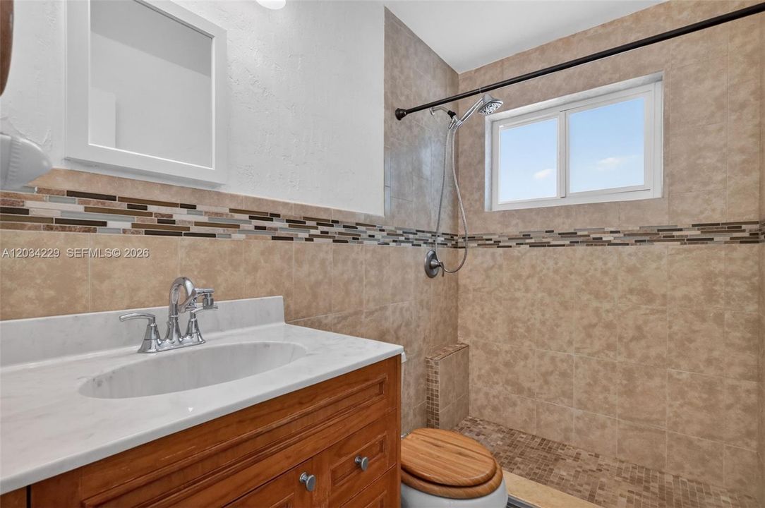 For Rent: $3,900 (4 beds, 3 baths, 1973 Square Feet)
