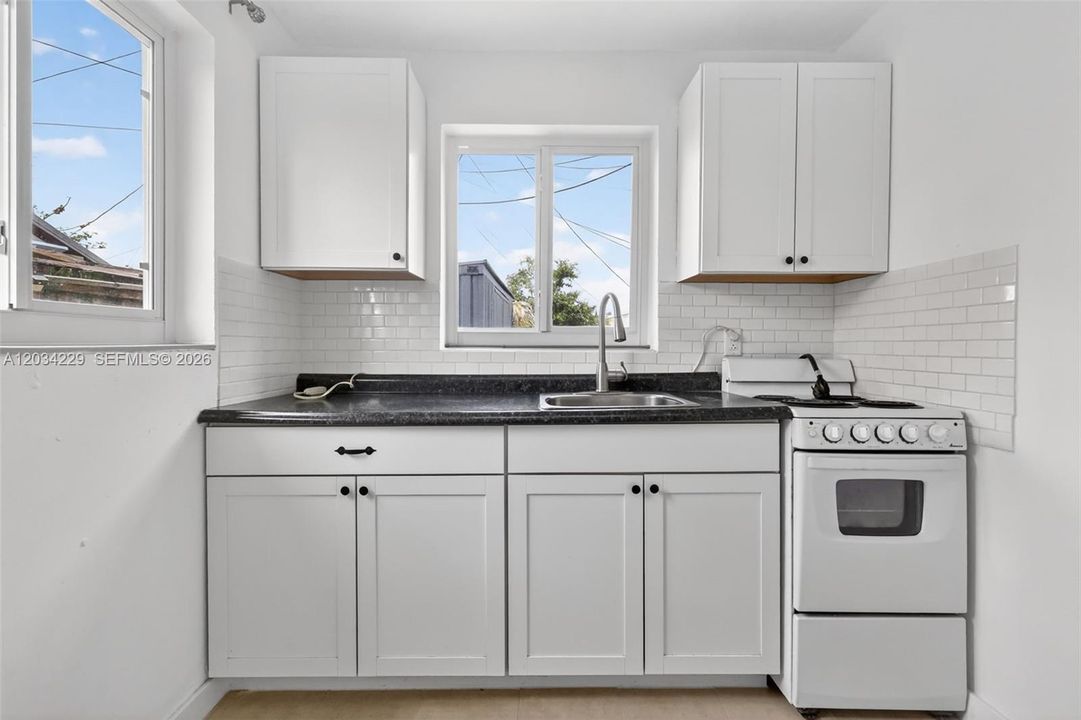 For Rent: $3,900 (4 beds, 3 baths, 1973 Square Feet)