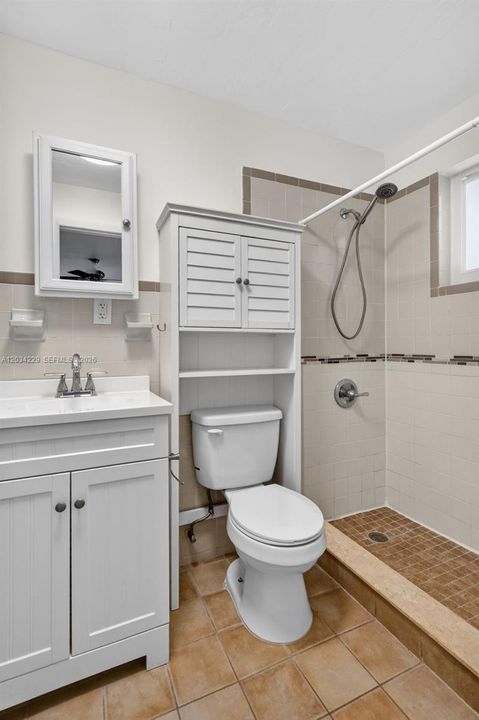 For Rent: $3,900 (4 beds, 3 baths, 1973 Square Feet)