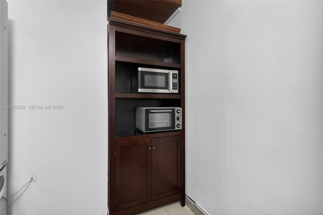 For Rent: $3,900 (4 beds, 3 baths, 1973 Square Feet)