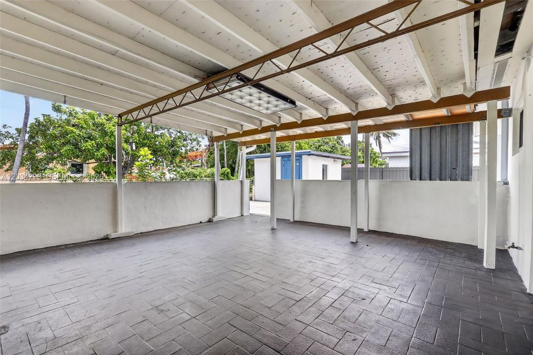 For Rent: $3,900 (4 beds, 3 baths, 1973 Square Feet)