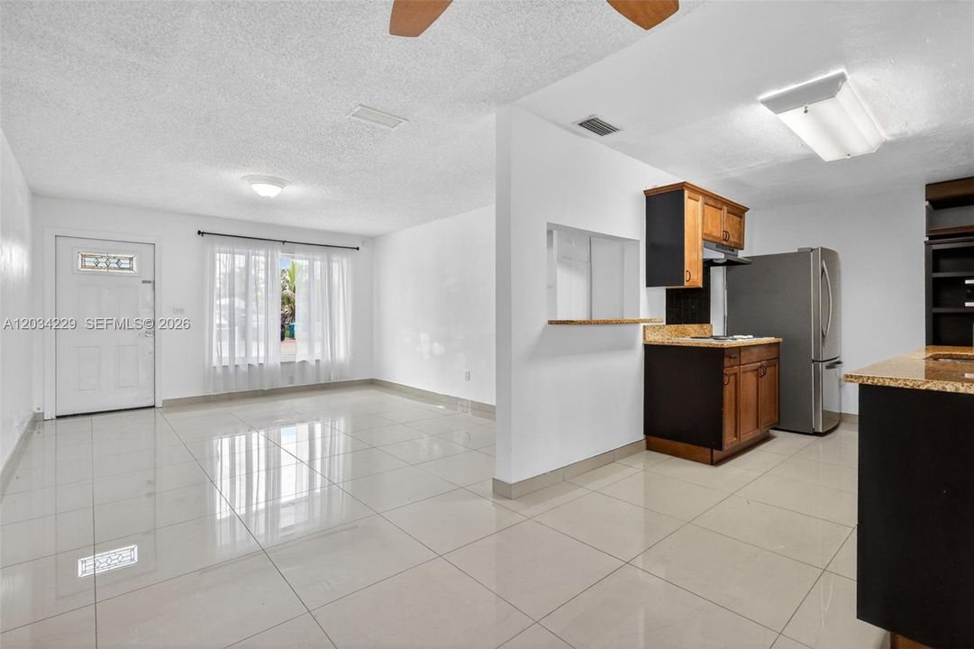 For Rent: $3,900 (4 beds, 3 baths, 1973 Square Feet)