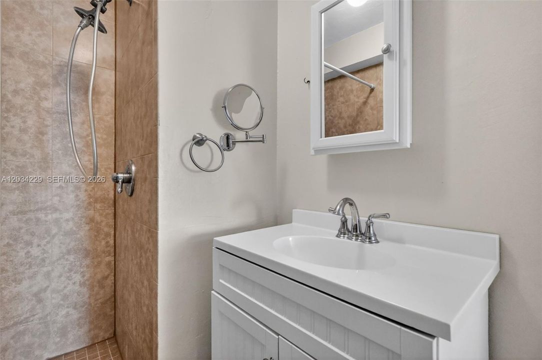 For Rent: $3,900 (4 beds, 3 baths, 1973 Square Feet)