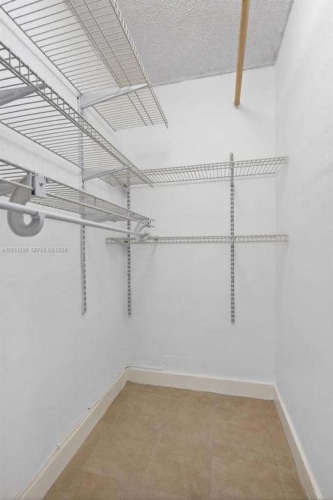 For Rent: $3,900 (4 beds, 3 baths, 1973 Square Feet)