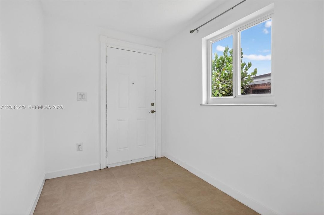 For Rent: $3,900 (4 beds, 3 baths, 1973 Square Feet)