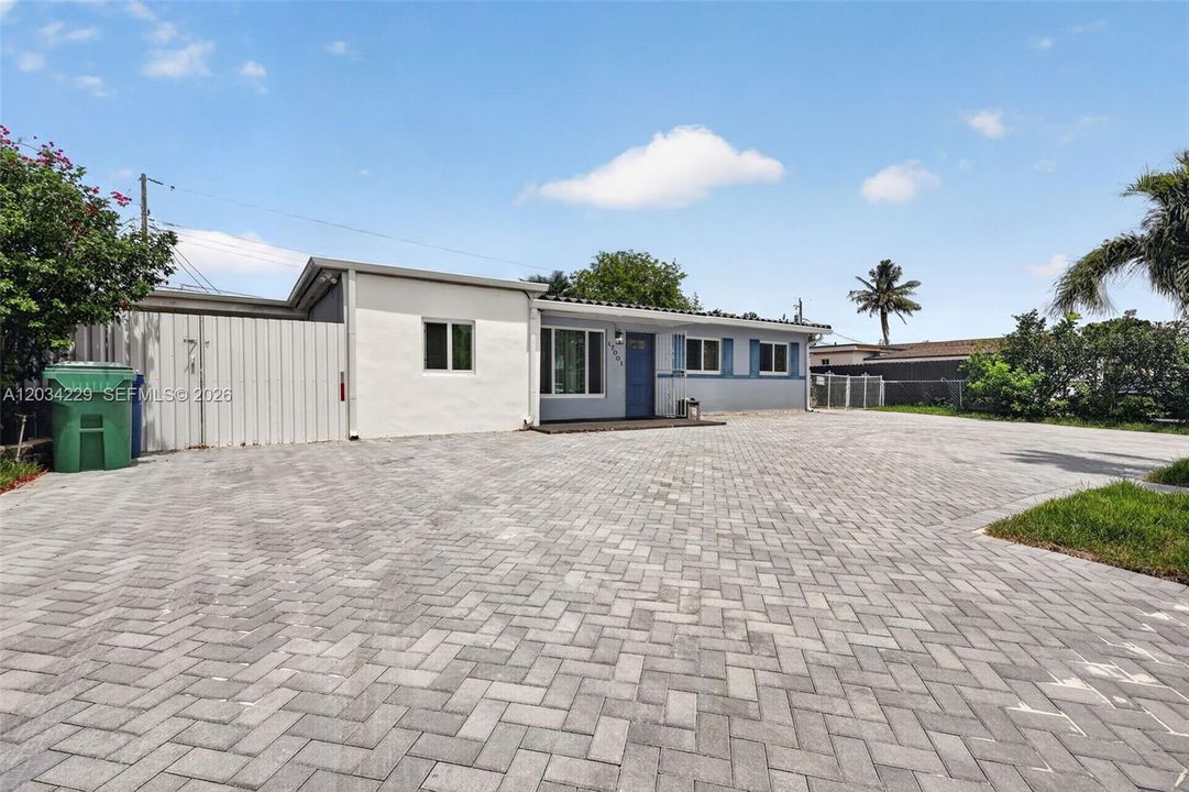 For Rent: $3,900 (4 beds, 3 baths, 1973 Square Feet)
