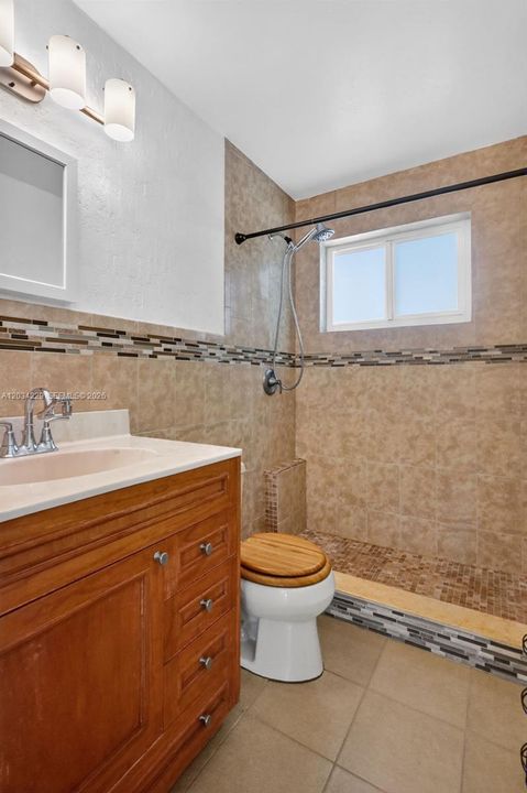 For Rent: $3,900 (4 beds, 3 baths, 1973 Square Feet)