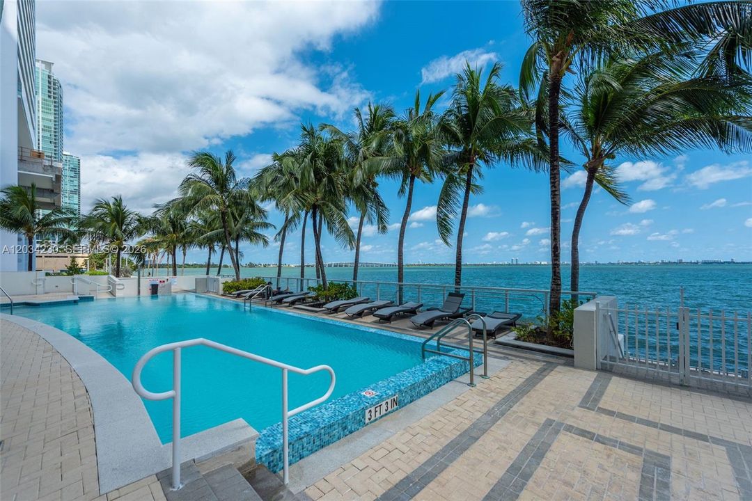 En Venta: $799,000 (2 camas, 2 baños, 1331 Pies cuadrados)