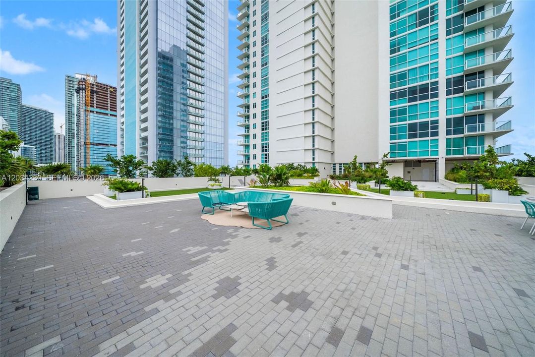 En Venta: $799,000 (2 camas, 2 baños, 1331 Pies cuadrados)
