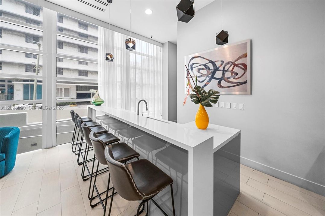 En Venta: $799,000 (2 camas, 2 baños, 1331 Pies cuadrados)