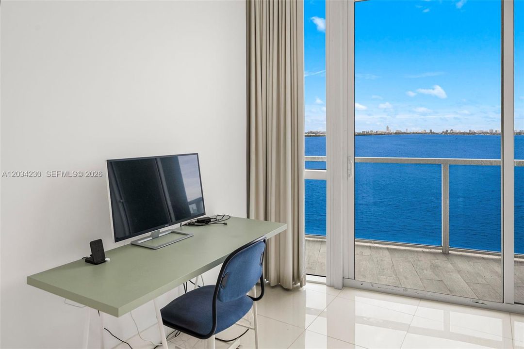 En Venta: $799,000 (2 camas, 2 baños, 1331 Pies cuadrados)