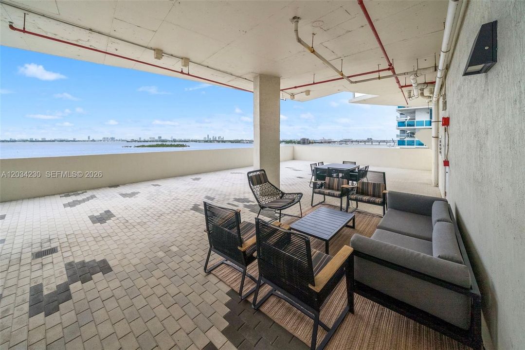 En Venta: $799,000 (2 camas, 2 baños, 1331 Pies cuadrados)