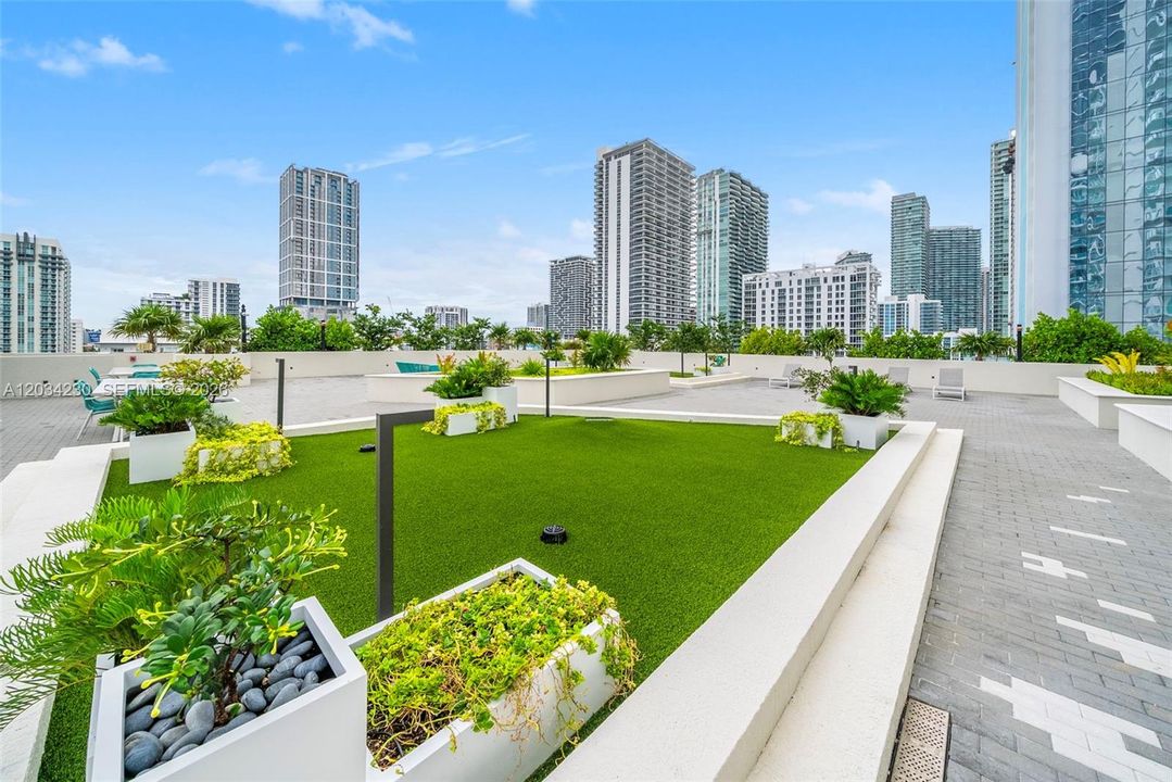 En Venta: $799,000 (2 camas, 2 baños, 1331 Pies cuadrados)