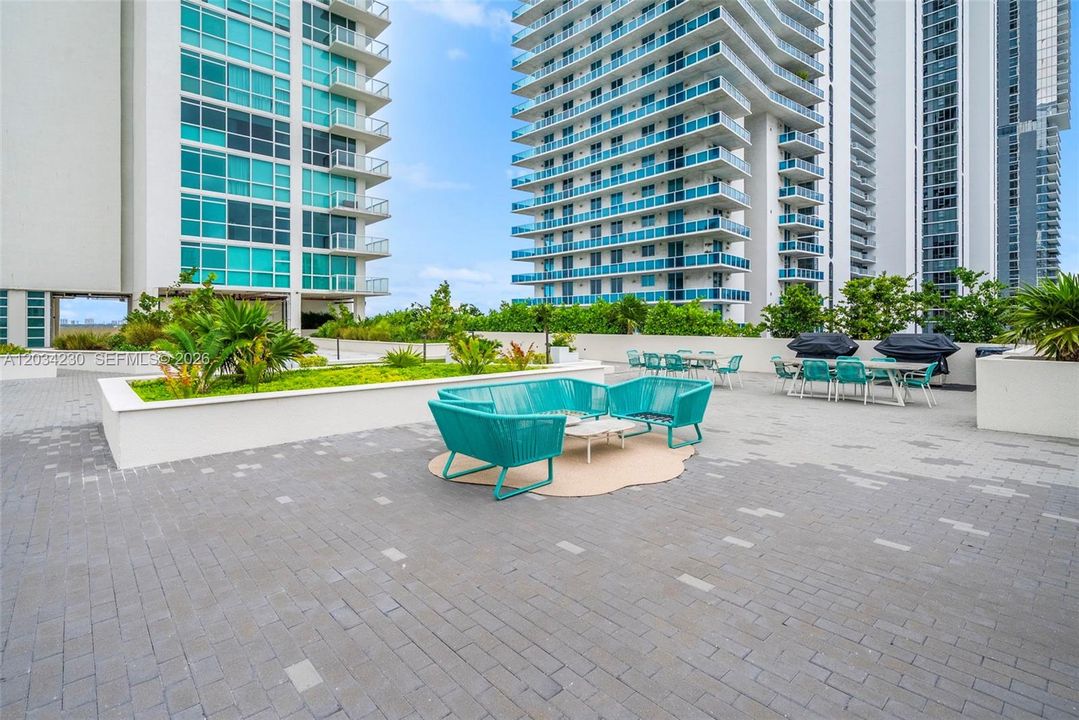 En Venta: $799,000 (2 camas, 2 baños, 1331 Pies cuadrados)