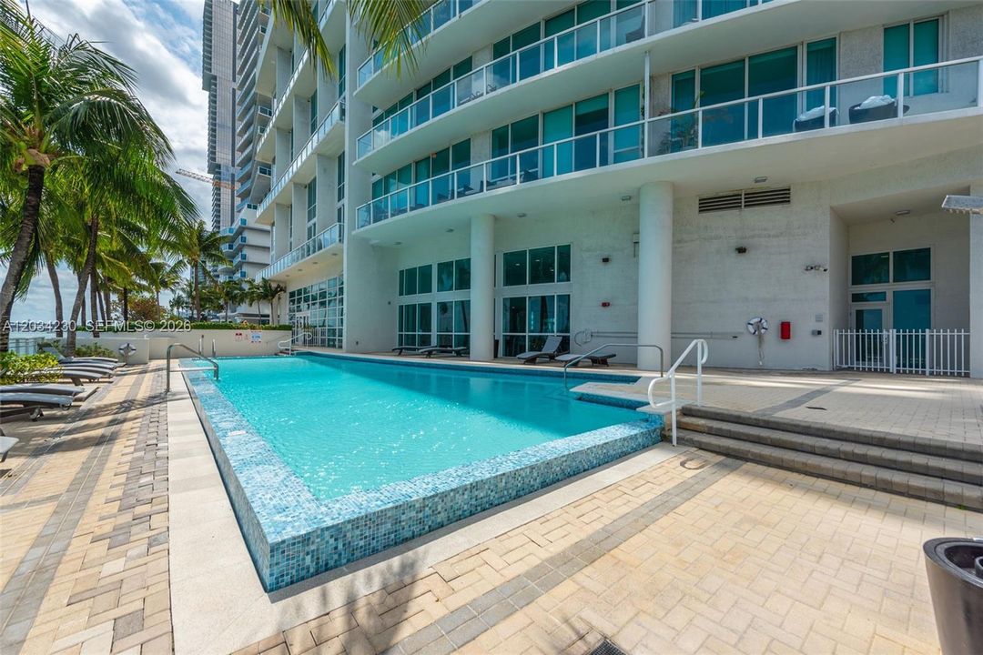 En Venta: $799,000 (2 camas, 2 baños, 1331 Pies cuadrados)