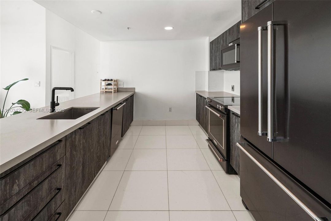 En Venta: $799,000 (2 camas, 2 baños, 1331 Pies cuadrados)