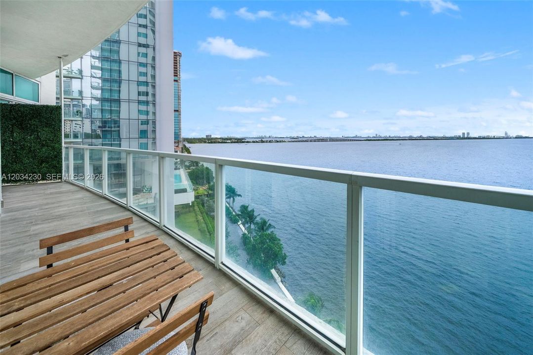 En Venta: $799,000 (2 camas, 2 baños, 1331 Pies cuadrados)