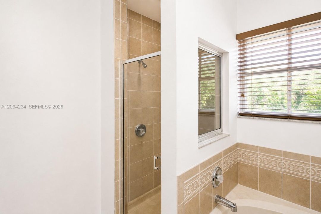 En Venta: $610,000 (5 camas, 3 baños, 2552 Pies cuadrados)
