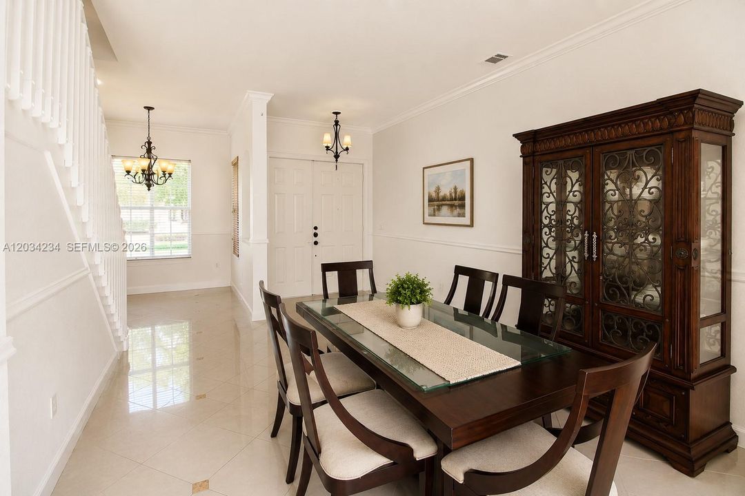 En Venta: $610,000 (5 camas, 3 baños, 2552 Pies cuadrados)