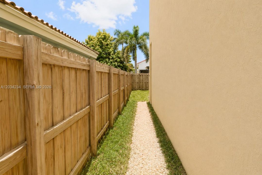 En Venta: $610,000 (5 camas, 3 baños, 2552 Pies cuadrados)