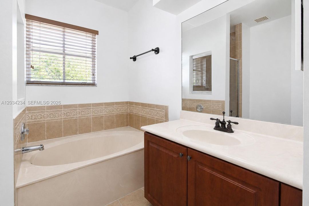 En Venta: $610,000 (5 camas, 3 baños, 2552 Pies cuadrados)