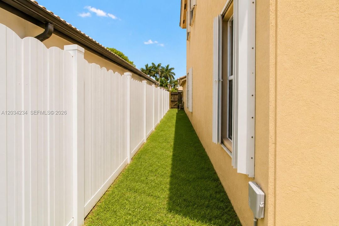 En Venta: $610,000 (5 camas, 3 baños, 2552 Pies cuadrados)