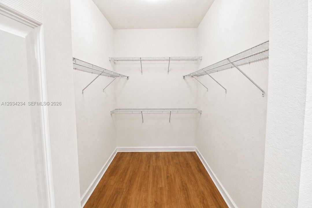 En Venta: $610,000 (5 camas, 3 baños, 2552 Pies cuadrados)