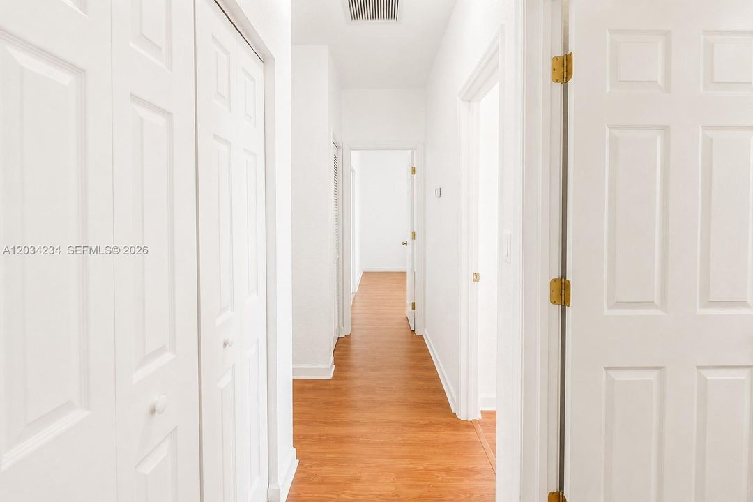 En Venta: $610,000 (5 camas, 3 baños, 2552 Pies cuadrados)