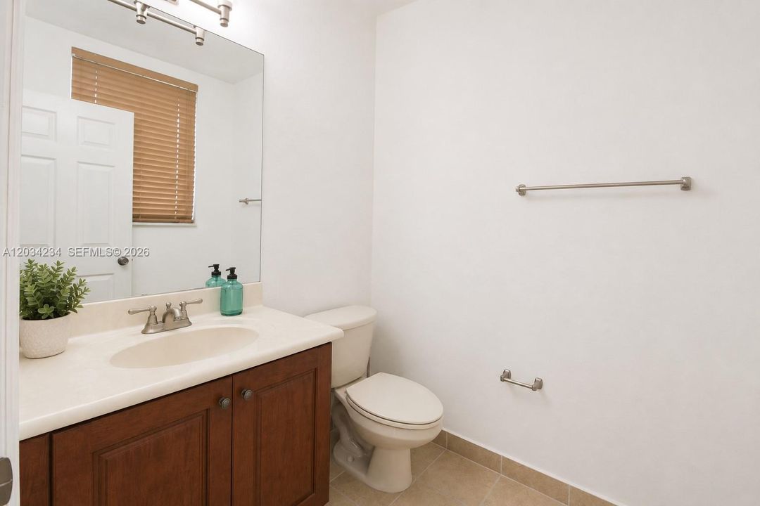 En Venta: $610,000 (5 camas, 3 baños, 2552 Pies cuadrados)