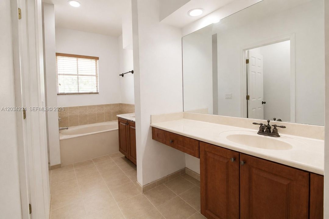 En Venta: $610,000 (5 camas, 3 baños, 2552 Pies cuadrados)