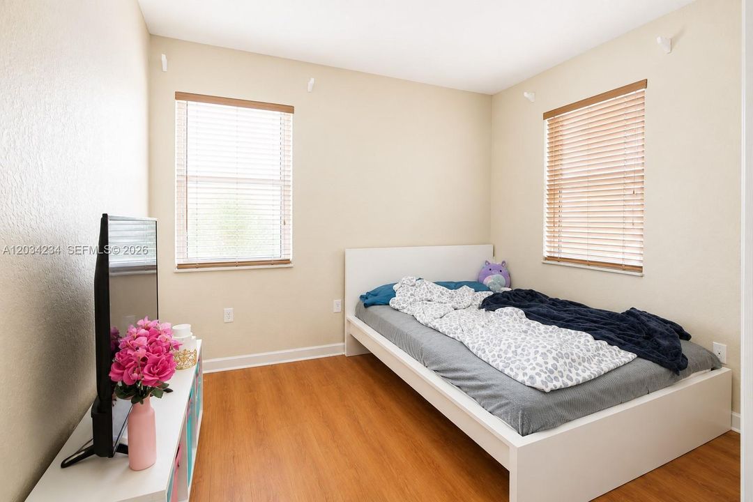 En Venta: $610,000 (5 camas, 3 baños, 2552 Pies cuadrados)