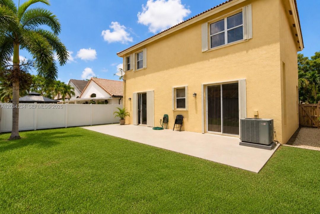 En Venta: $610,000 (5 camas, 3 baños, 2552 Pies cuadrados)
