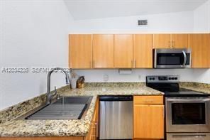 For Rent: $2,900 (2 beds, 2 baths, 1049 Square Feet)