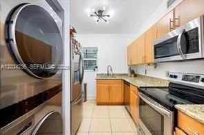 For Rent: $2,900 (2 beds, 2 baths, 1049 Square Feet)