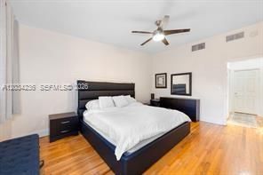 For Rent: $2,900 (2 beds, 2 baths, 1049 Square Feet)
