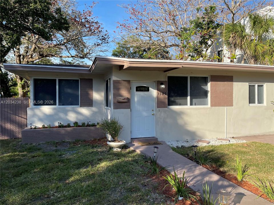 For Rent: $4,200 (4 beds, 2 baths, 1320 Square Feet)