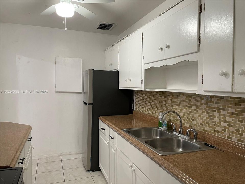 For Rent: $4,200 (4 beds, 2 baths, 1320 Square Feet)