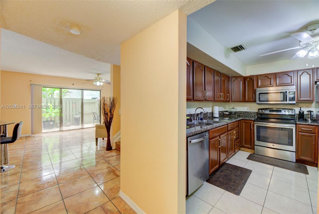 For Sale: $370,000 (3 beds, 2 baths, 1518 Square Feet)