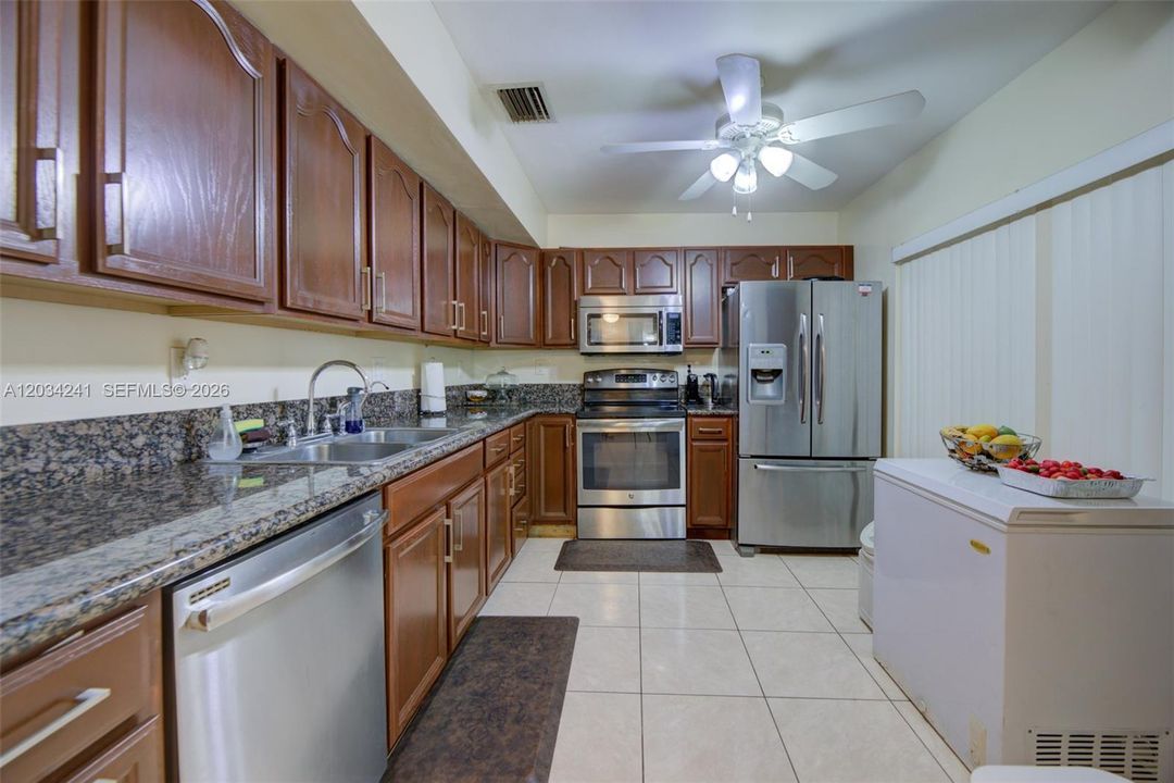 Kitchen cabinets in great condition and stainless steel appliances.