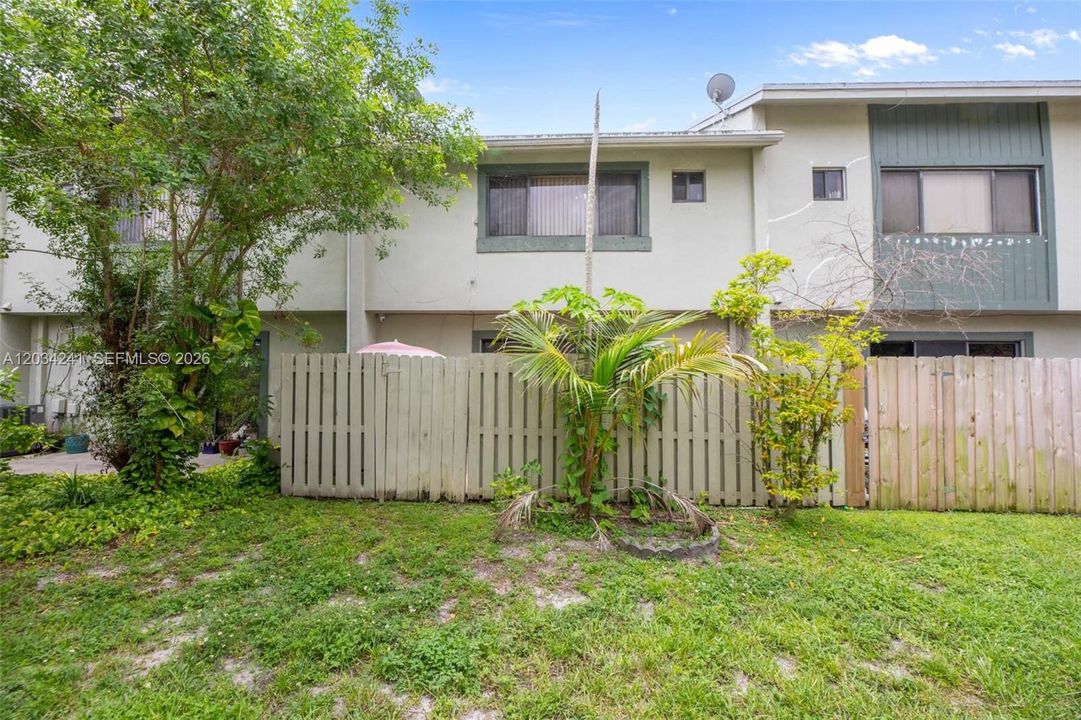 For Sale: $370,000 (3 beds, 2 baths, 1518 Square Feet)
