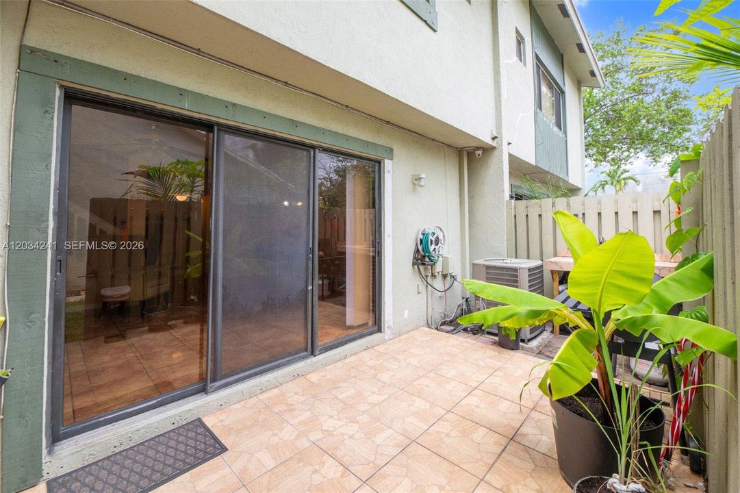 For Sale: $370,000 (3 beds, 2 baths, 1518 Square Feet)