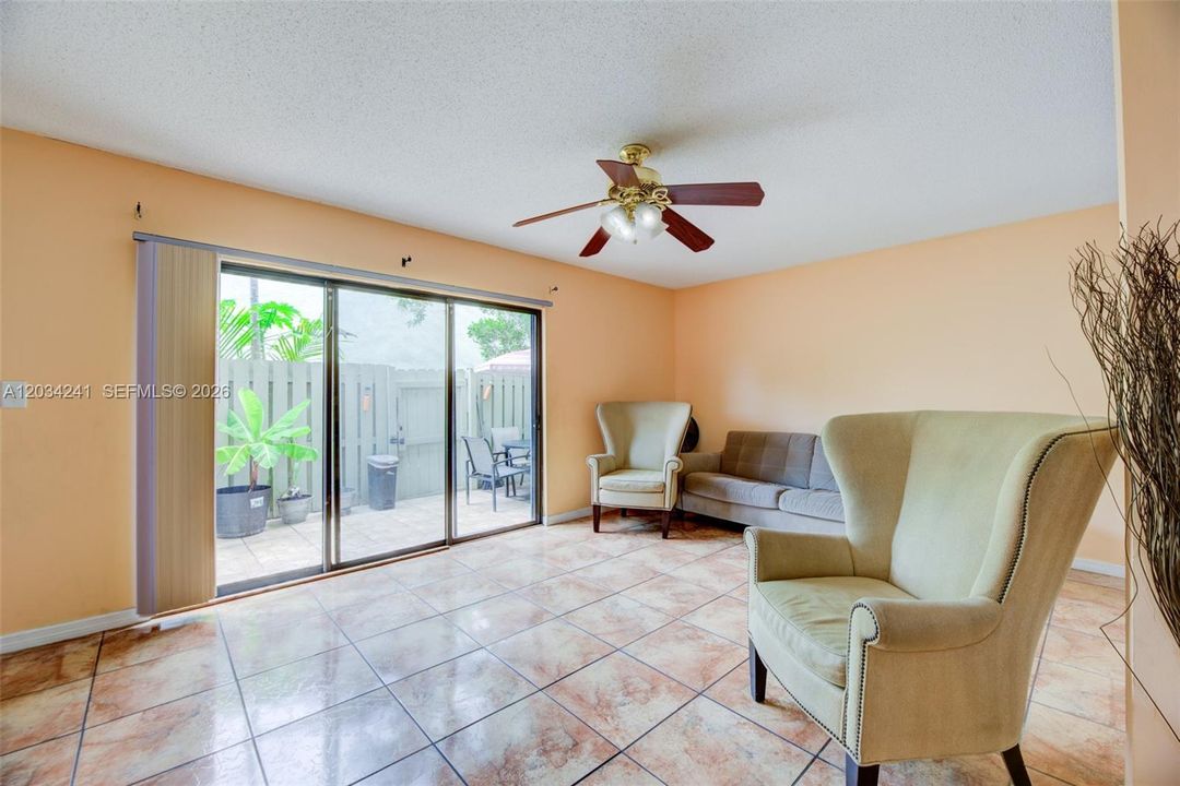 For Sale: $370,000 (3 beds, 2 baths, 1518 Square Feet)