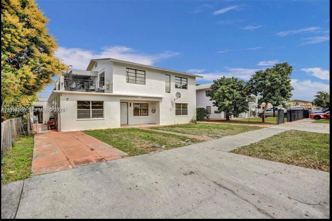 For Rent: $2,400 (2 beds, 1 baths, 2428 Square Feet)