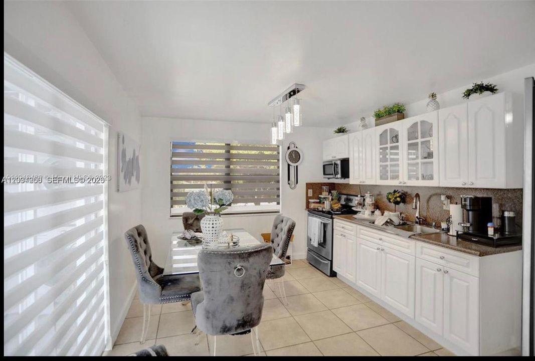 For Rent: $2,400 (2 beds, 1 baths, 2428 Square Feet)