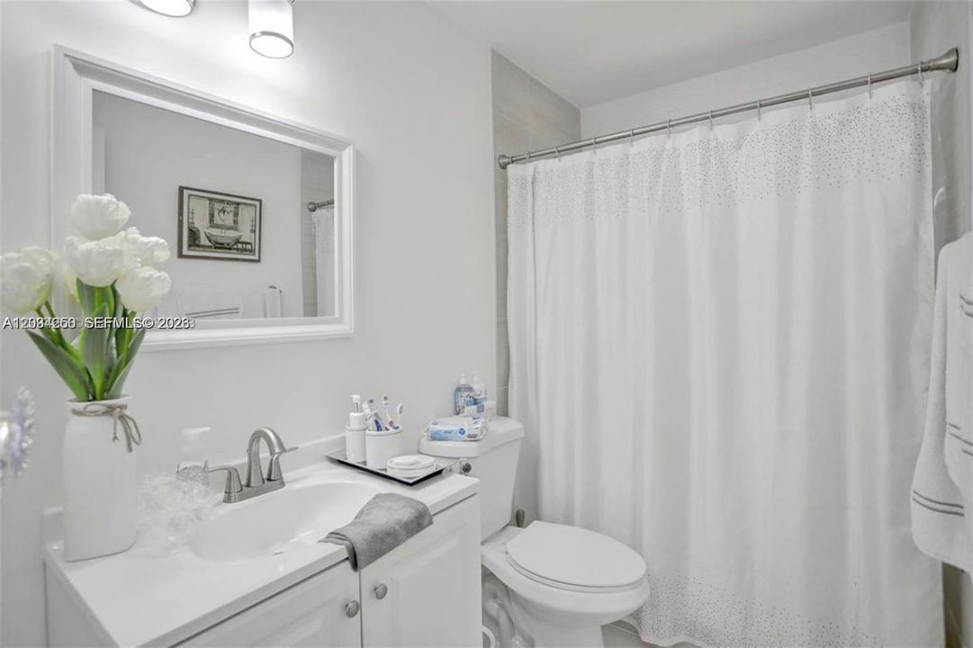 For Rent: $2,400 (2 beds, 1 baths, 2428 Square Feet)