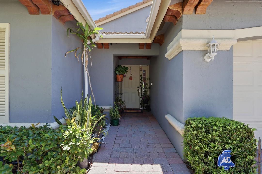 6_6. front entry detail
