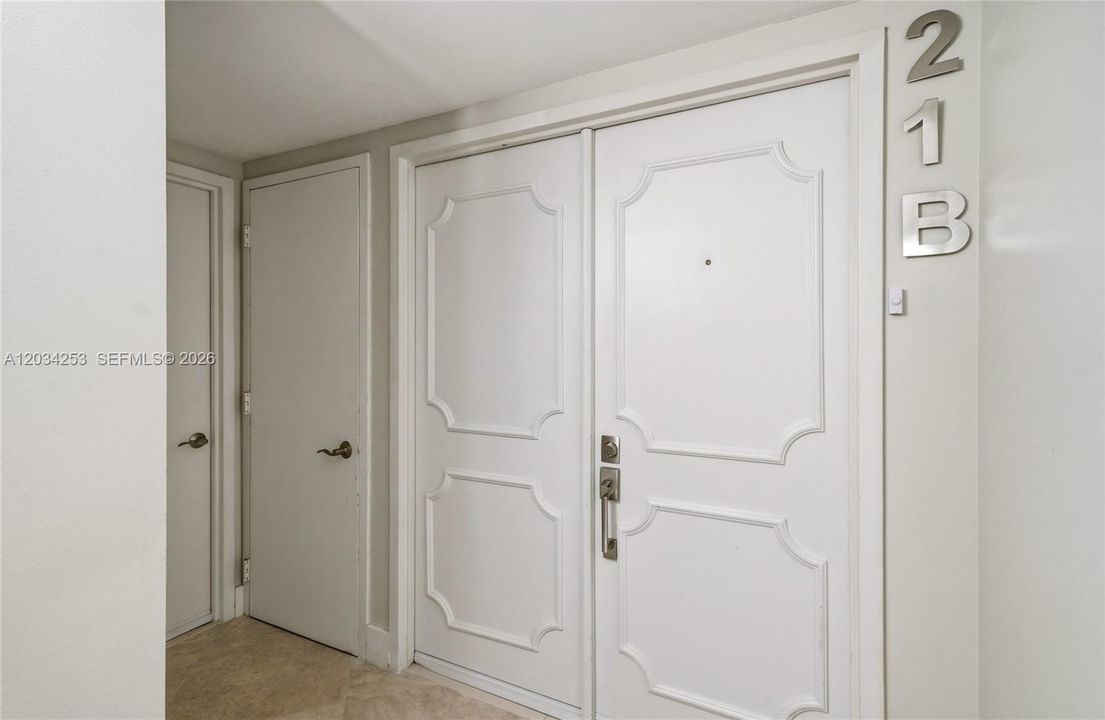 Elevator foyer with only one other unit